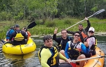 Passeio de bote no Parque Nacional das Emas