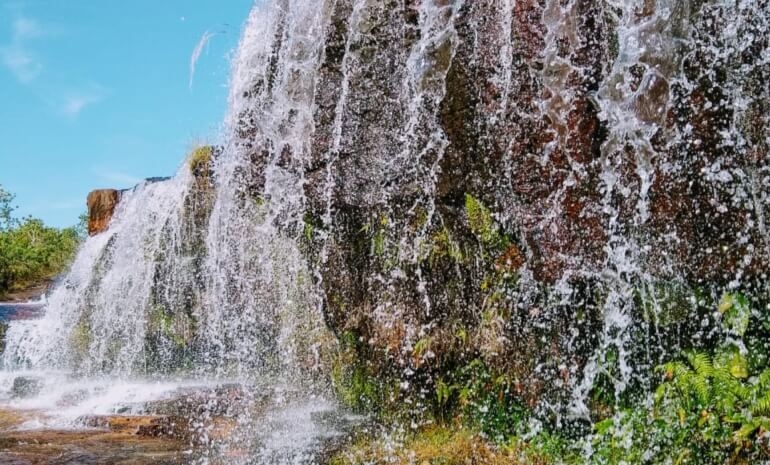 Dez cachoeiras que você tem que conhecer em Goiás
